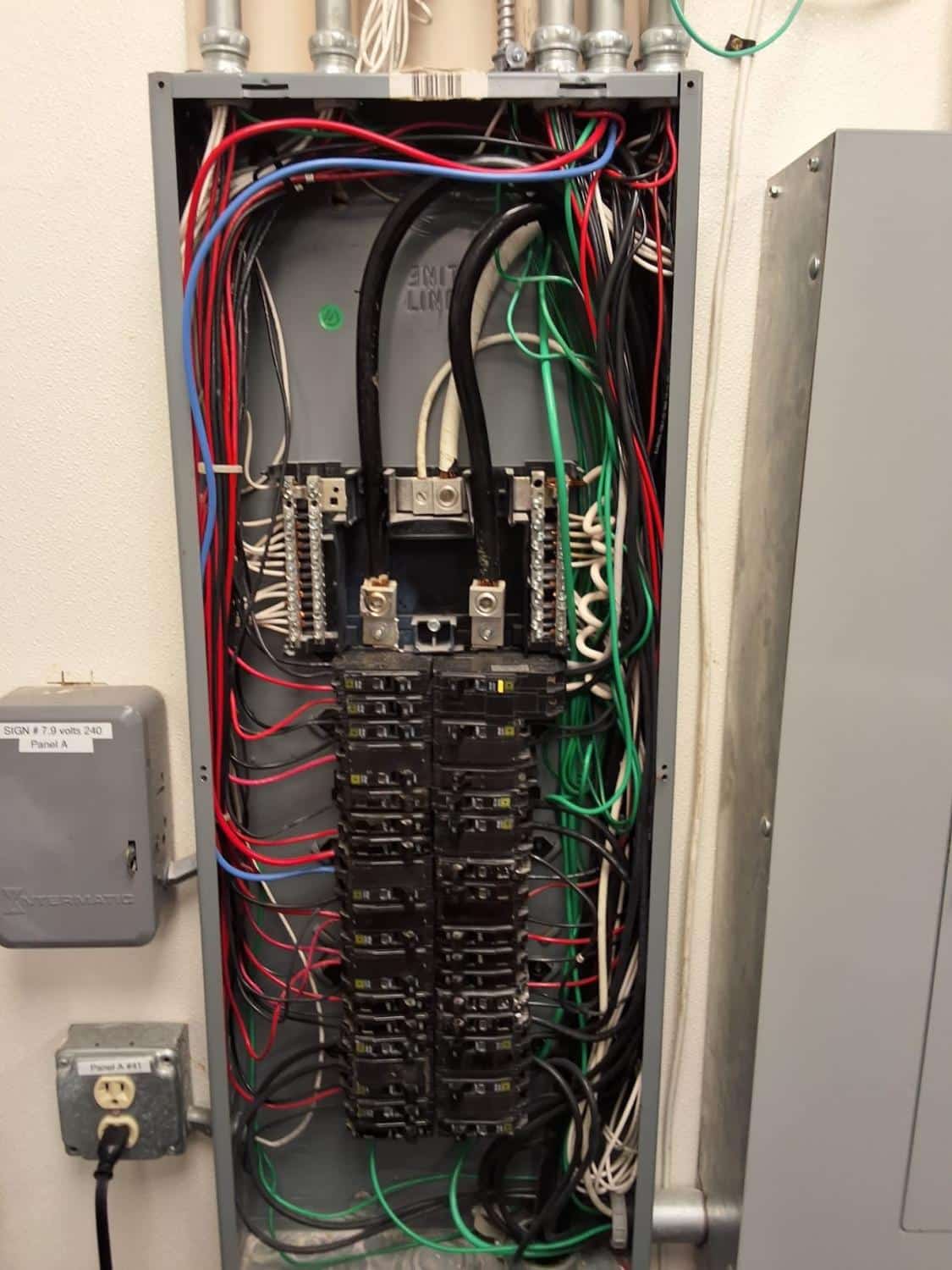 Schneider panel inspection electrical panel check Fort Myers electrician retail electrical maintenance Schneider Panel Inspection Before Store Opening – Fort Myers, FL