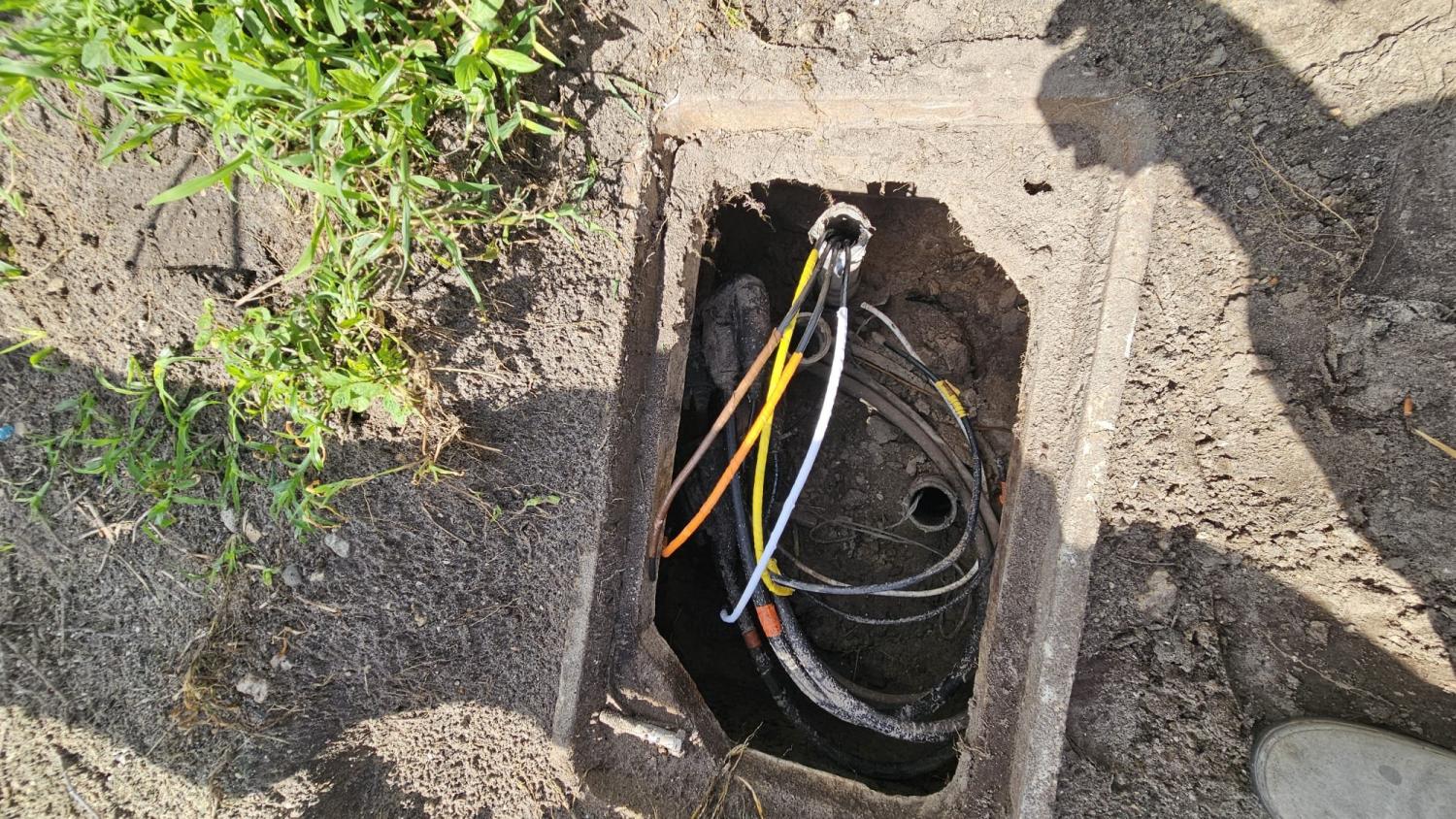 Electrical Repair Residential Electrical Commercial Electric Wire Replacement for Three-Phase Meter and Disconnect – Fort Myers, FL